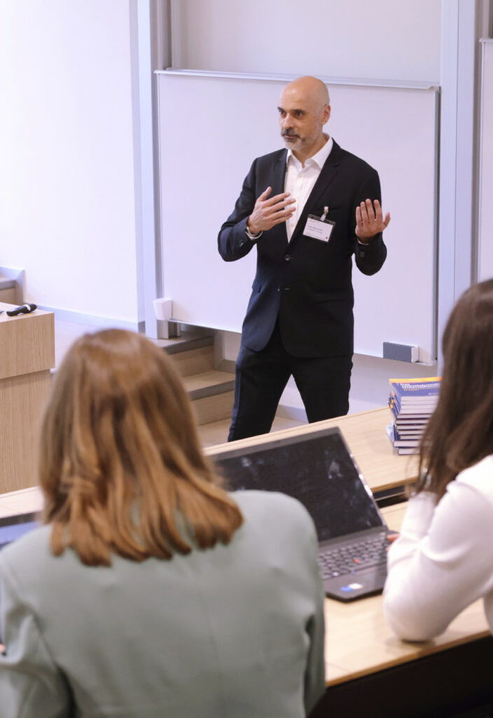 Frankfurt School of Finance Lars Greenfield