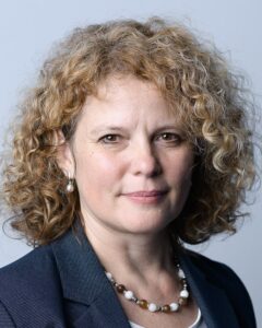 Nelli Enns, Vorstandsvorsitzende (CEO)
